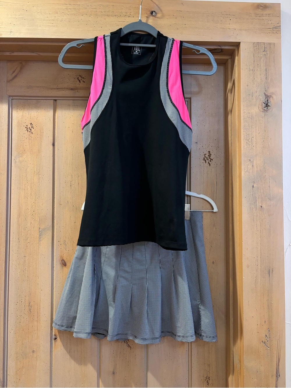 Tail women’s tennis skort and top medium